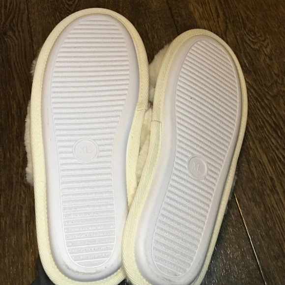 Nordstrom Snuggle Plush Faux Fur Slippers Slides Fuzzy Warm Memory Foam White XL - Picture 7 of 7